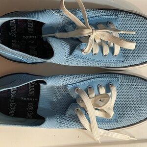 Tommy Hilfiger Unisex Light Blue Knit Sneakers Women’s Size 8 1/2 New Never Worn